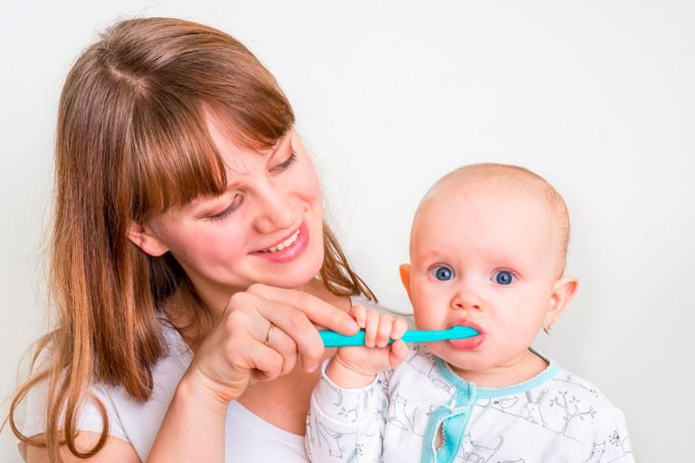 pasta de dientes segura para bebés de 0 a 3 años